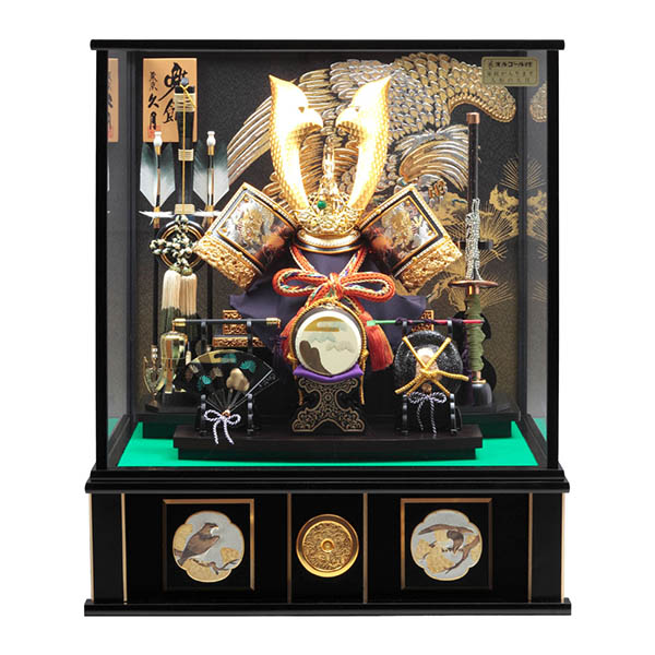 久月 兜 彫金黒塗り 手書き松鷹バック ガラスケース 取付ケース入り 【D-99】