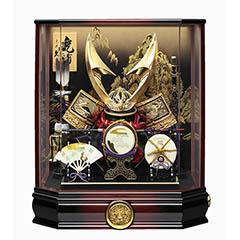 五月人形: 久月 兜 六角 茶ぼかし 前面アクリルケース 取付ケース入り オルゴール付き 【D-101】