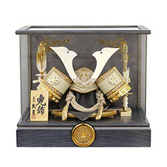 五月人形: 久月 兜飾り 取付ケース入り アクリルケース飾り