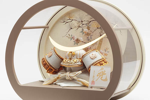 久月　 五月人形　久月 兜 モカ 円形 アクリルケース 取付ケース入り　詳細画像