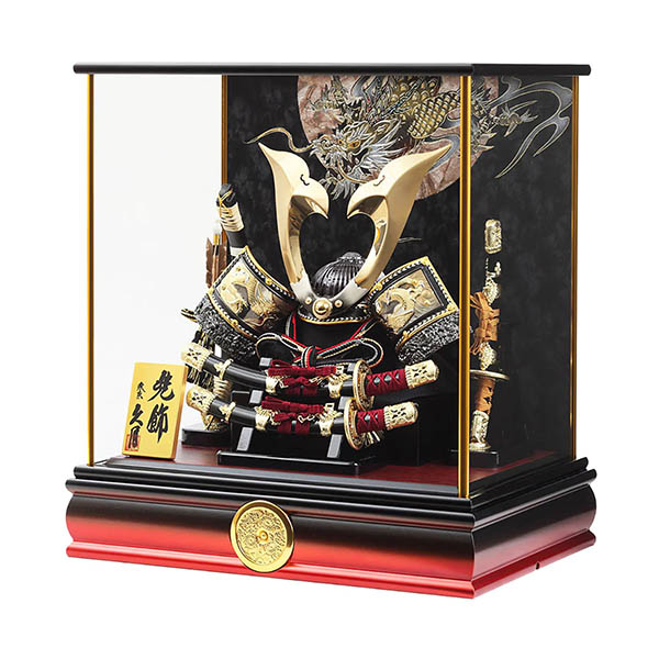 久月　 五月人形　久月 兜 黒赤ぼかし 金彩龍バック ガラスケース 取付ケース入り　詳細画像