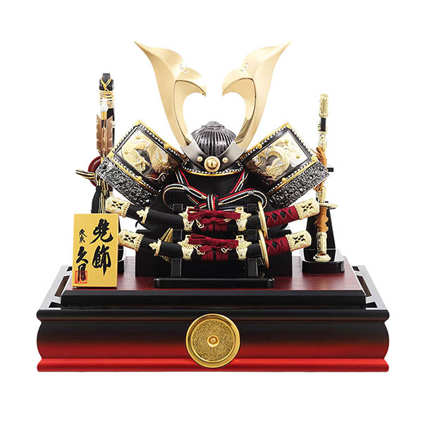 久月　 五月人形　久月 兜 黒赤ぼかし 金彩龍バック ガラスケース 取付ケース入り　詳細画像