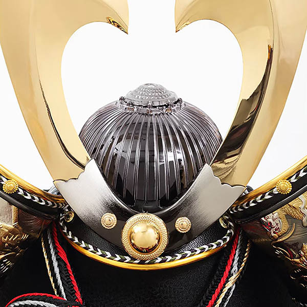 久月　 五月人形　久月 兜 黒赤ぼかし 金彩龍バック ガラスケース 取付ケース入り　詳細画像