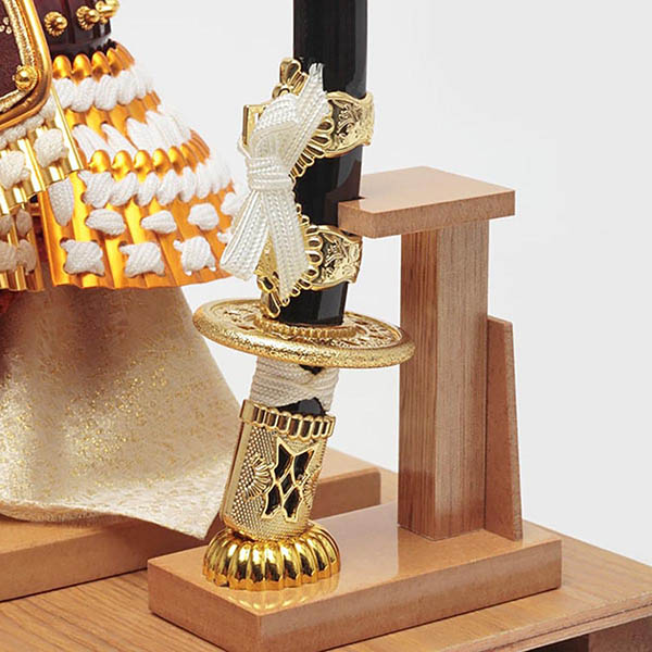 久月　 五月人形　久月 白糸縅 兜 円形 丸型 白木 木目 アクリルケース 取付ケース入り　詳細画像