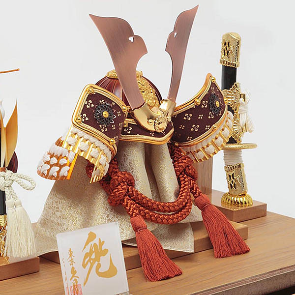 久月　 五月人形　久月 白糸縅 兜 円形 丸型 白木 木目 アクリルケース 取付ケース入り　詳細画像