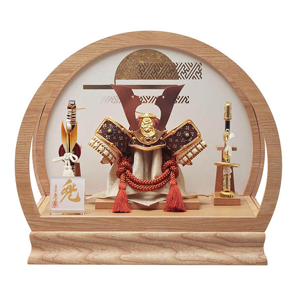 久月 白糸縅 兜 円形 丸型 白木 木目 アクリルケース 取付ケース入り