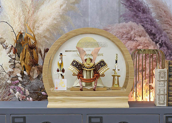 久月　 五月人形　久月 白糸縅 兜 円形 丸型 白木 木目 アクリルケース 取付ケース入り　詳細画像