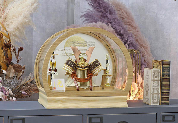 久月　 五月人形　久月 白糸縅 兜 円形 丸型 白木 木目 アクリルケース 取付ケース入り　詳細画像