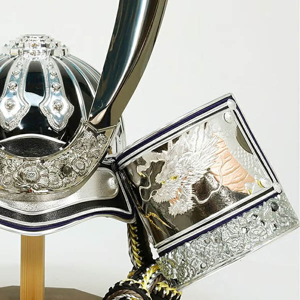 五月人形 東玉 銀盛龍彫金 木目 黒塗り 駿河蒔絵 収納箱 着用兜 収納飾り 詳細画像 東玉 五月人形 銀盛龍彫金 木目 黒塗り 駿河蒔絵 収納箱 着用兜 収納飾り 詳細画像