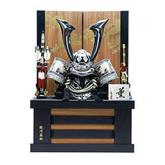 五月人形: 銀盛龍彫金 木目 黒塗り 駿河蒔絵 収納箱 着用兜 収納飾り