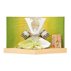 五月人形: 草木染め 翠極 すいきょく 兜 平飾り