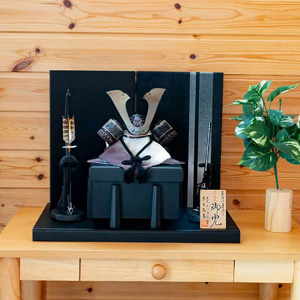 東玉　 五月人形　草木染め 華極 かきょく 櫃飾り 兜 平飾り　詳細画像