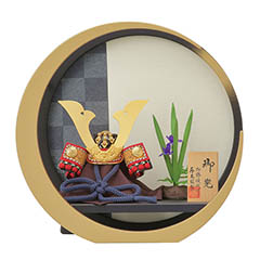 五月人形: 加藤峻成作 彩り 紺裾濃 円形 三日月 飾り台 兜 平飾り