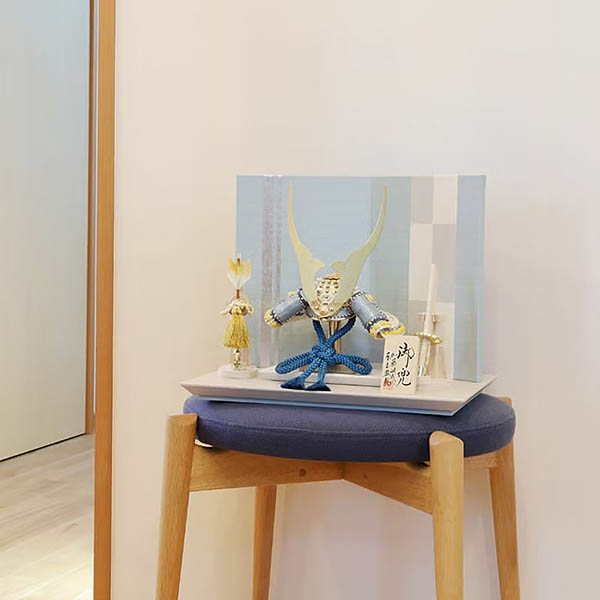 東玉　 五月人形　加藤峻成作 彩り 青空 兜 平飾り　詳細画像