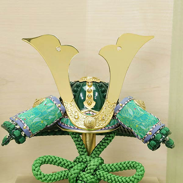 東玉　 五月人形　加藤峻成作 彩り 緑樹 兜 平飾り　詳細画像