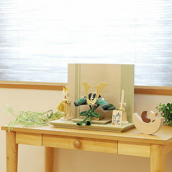 東玉　 五月人形　加藤峻成作 彩り 緑樹 兜 平飾り　詳細画像