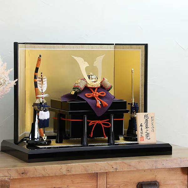 東玉　 五月人形　別所実正 新総唐草 金屏風飾り 兜 平飾り　詳細画像