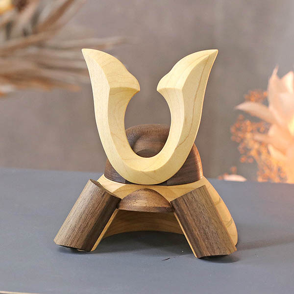 五月人形 WOODY 木製 無垢材の兜 muku (むく) 立体大鍬形 弓・太刀 高級木材使用台屏風セット 詳細画像 WOODY 五月人形 木製 無垢材の兜 muku (むく) 立体大鍬形 弓・太刀 高級木材使用台屏風セット 詳細画像