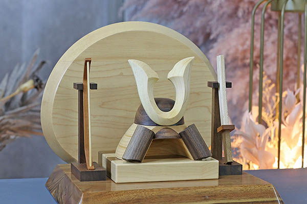 五月人形 WOODY 木製 無垢材の兜 muku (むく) 立体大鍬形 弓・太刀 高級木材使用台屏風セット 詳細画像 WOODY 五月人形 木製 無垢材の兜 muku (むく) 立体大鍬形 弓・太刀 高級木材使用台屏風セット 詳細画像