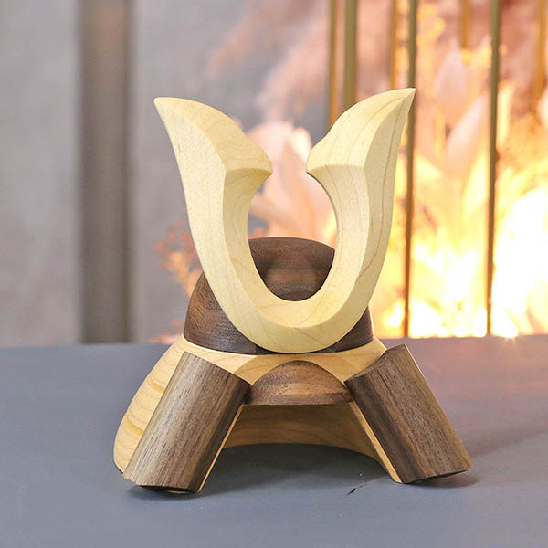 五月人形 WOODY 木製 無垢材の兜 muku (むく) 立体大鍬形 弓・太刀 高級木材使用 扇型屏風 飾り台セット 詳細画像 WOODY 五月人形 木製 無垢材の兜 muku (むく) 立体大鍬形 弓・太刀 高級木材使用 扇型屏風 飾り台セット 詳細画像