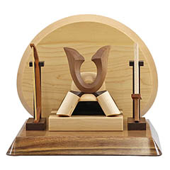 五月人形: 木製 無垢材の兜 muku （むく） 立体大鍬形 弓・太刀 高級木材使用台屏風セット