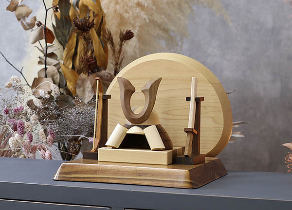 WOODY　 五月人形　木製 無垢材の兜 muku （むく） 立体大鍬形 弓・太刀 高級木材使用台屏風セット　詳細画像