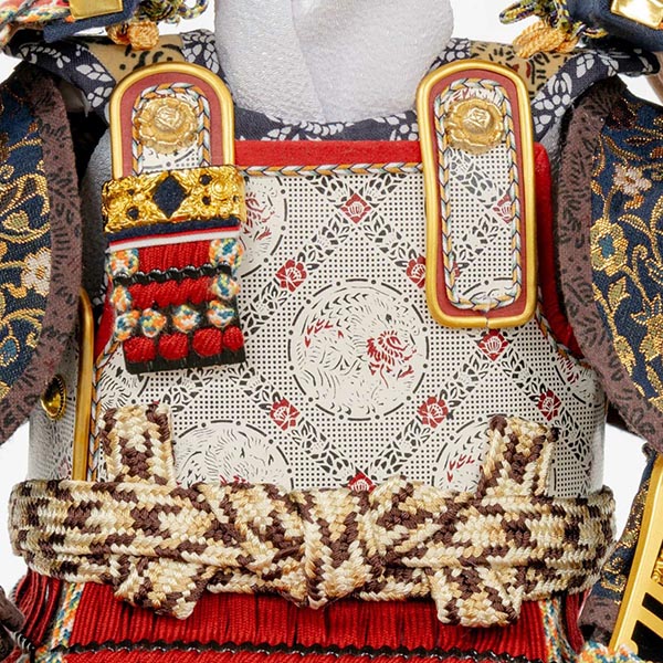 吉徳　 五月人形　雄山作 正絹茜絲縅 鎧飾り　詳細画像