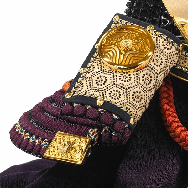 吉徳　 五月人形　別所実正作 正絹色々縅 阿古陀形之兜 兜飾り　詳細画像