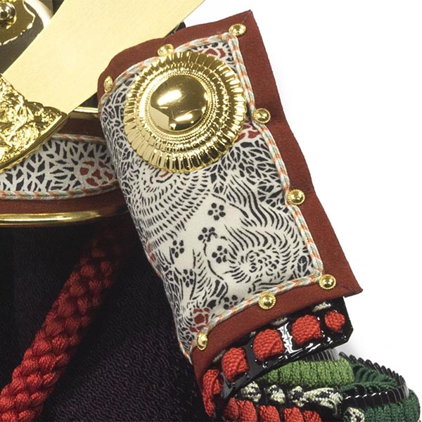 吉徳　 五月人形　加藤鞆美作 正絹萌黄裾濃縅 和紙小札 兜飾り　詳細画像