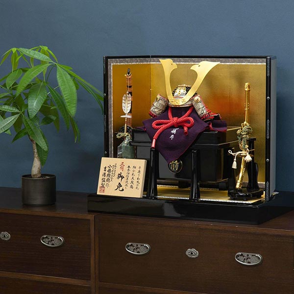 吉徳　 五月人形　小柴鑚穂作 正絹赤絲縅 和紙小札 兜飾り　詳細画像