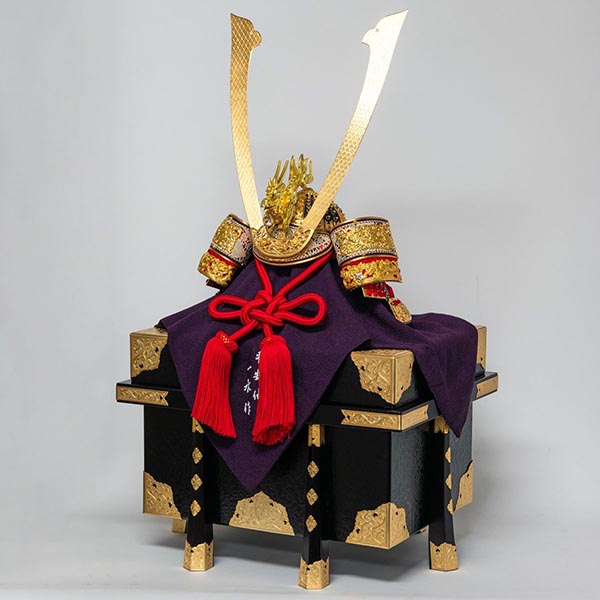 吉徳　 五月人形　平安一水作 正絹赤絲縅 総裏打ち兜 兜飾り　詳細画像