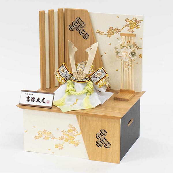 五月人形 吉徳 正絹黄緑絲縅 兜飾り 収納飾り 詳細画像 吉徳 五月人形 正絹黄緑絲縅 兜飾り 収納飾り 詳細画像