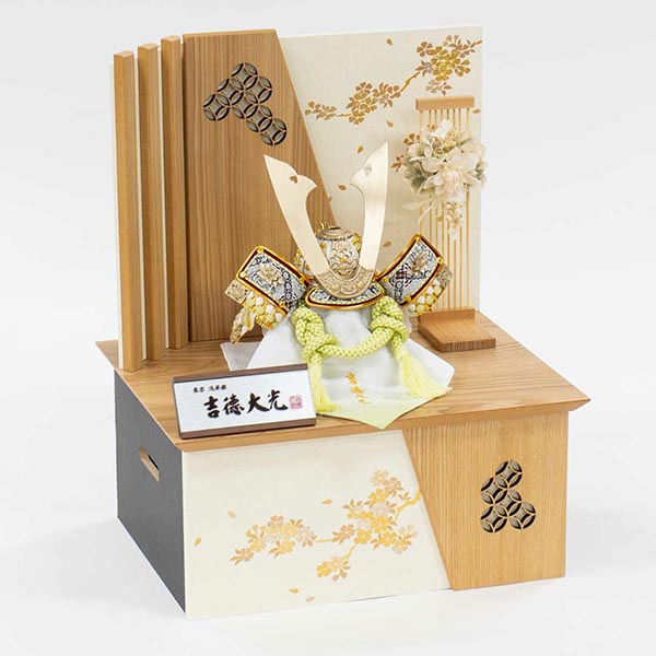 五月人形 吉徳 正絹黄緑絲縅 兜飾り 収納飾り 詳細画像 吉徳 五月人形 正絹黄緑絲縅 兜飾り 収納飾り 詳細画像