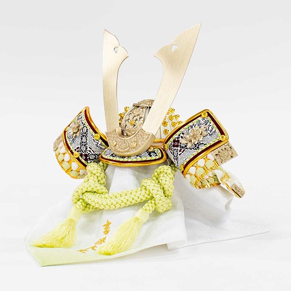 五月人形 吉徳 正絹黄緑絲縅 兜飾り 収納飾り 詳細画像 吉徳 五月人形 正絹黄緑絲縅 兜飾り 収納飾り 詳細画像