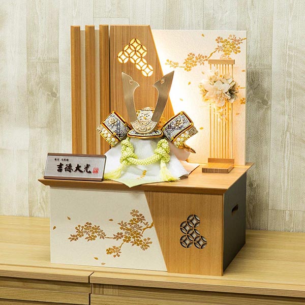 五月人形 吉徳 正絹黄緑絲縅 兜飾り 収納飾り 詳細画像 吉徳 五月人形 正絹黄緑絲縅 兜飾り 収納飾り 詳細画像