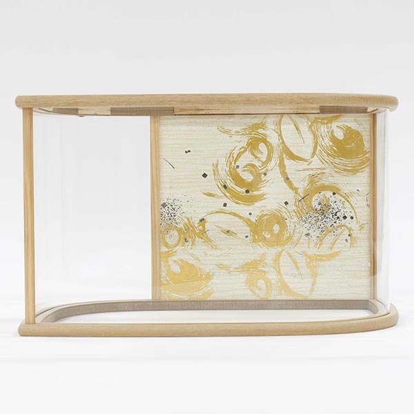 五月人形 吉徳 緋絲縅 金小札 兜 ケース入り 木の葉型アクリルケース 詳細画像 吉徳 五月人形 緋絲縅 金小札 兜 ケース入り 木の葉型アクリルケース 詳細画像