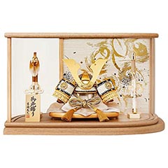 五月人形: 緋絲縅 金小札 兜 ケース入り 木の葉型アクリルケース 【860K73562】