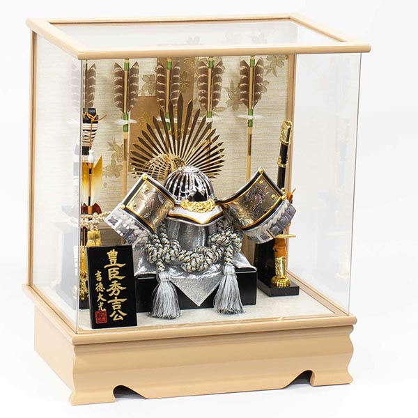 五月人形 吉徳 豊臣秀吉公 馬藺後立 兜 ケース入り 四角アクリルケース 詳細画像 吉徳 五月人形 豊臣秀吉公 馬藺後立 兜 ケース入り 四角アクリルケース 詳細画像