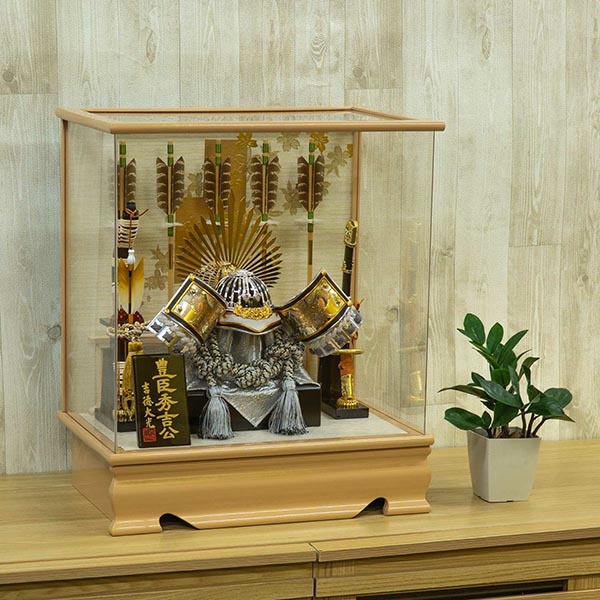 五月人形 吉徳 豊臣秀吉公 馬藺後立 兜 ケース入り 四角アクリルケース 詳細画像 吉徳 五月人形 豊臣秀吉公 馬藺後立 兜 ケース入り 四角アクリルケース 詳細画像