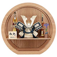五月人形: 紺絲縅 銀小札 兜 ケース入り 木目丸型アクリルケース 【163K73562】