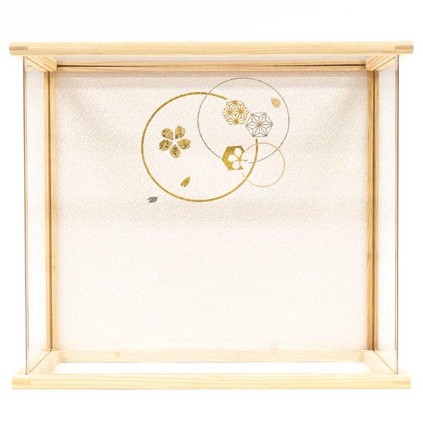 五月人形 吉徳 白絲縅 金小札 兜 ケース入り 木目四角アクリルケース 詳細画像 吉徳 五月人形 白絲縅 金小札 兜 ケース入り 木目四角アクリルケース 詳細画像