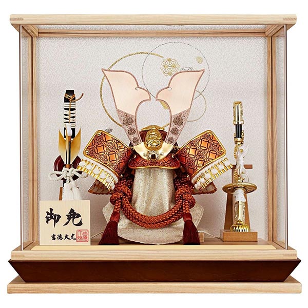 白絲縅 金小札 兜 ケース入り 木目四角アクリルケース 【563K73562】