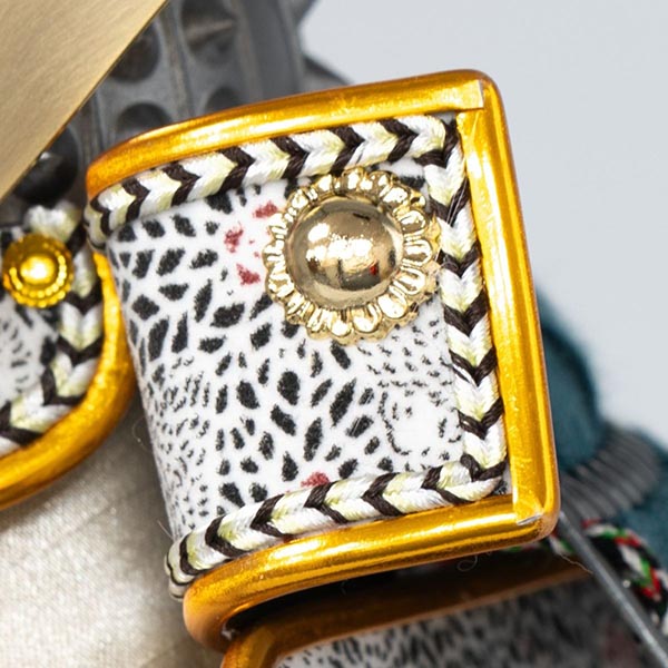 五月人形 吉徳 燻銀小札 奉納鎧 ケース入り 四角アクリルケース 詳細画像 吉徳 五月人形 燻銀小札 奉納鎧 ケース入り 四角アクリルケース 詳細画像