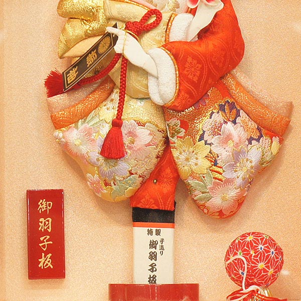 美光　 羽子板　額飾り 京彩 パール赤 スタンド付き　詳細画像