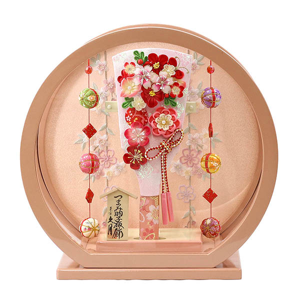 つまみ細工 羽子板 桃赤花 パールピンク塗り 鞠三連つるし付き 円形 丸型アクリルケース