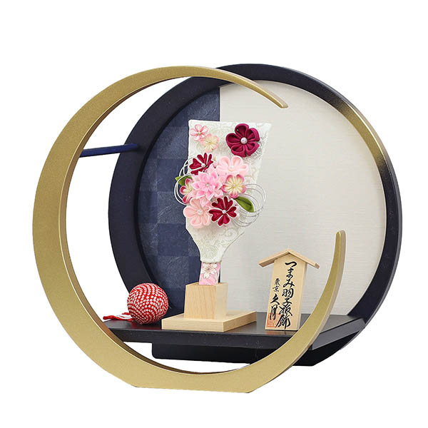 久月　 羽子板　つまみ細工 羽子板 うす桃 円形丸型 市松柄 三日月飾り台　詳細画像