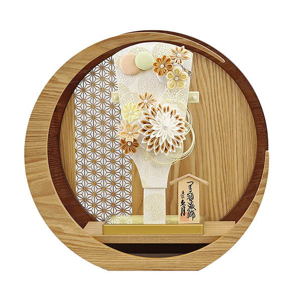 つまみ細工 髪飾り付き 羽子板 茶 透かし麻の葉模様 木製 円形 三日月形飾り台 (大)