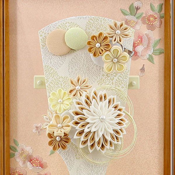 羽子板 久月 つまみ細工 髪飾り付き 羽子板 茶 杏 木目 アクリルケース 詳細画像 久月 羽子板 つまみ細工 髪飾り付き 羽子板 茶 杏 木目 アクリルケース 詳細画像