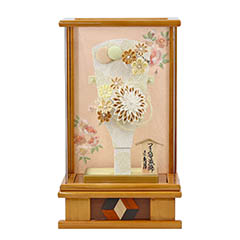 羽子板: つまみ細工 髪飾り付き 羽子板 茶 杏 木目 アクリルケース