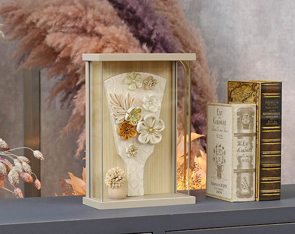 羽子板 守田 つまみ細工 羽子板 白/モカ 壁掛け 額飾り モカ塗り アクリルケース 詳細画像 守田 羽子板 つまみ細工 羽子板 白/モカ 壁掛け 額飾り モカ塗り アクリルケース 詳細画像